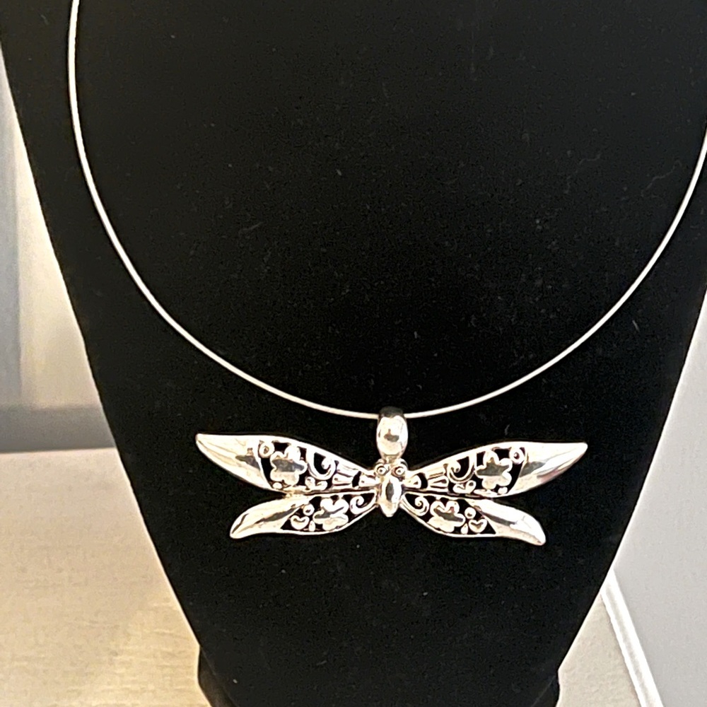 Stunning dragonfly pendant collar necklace